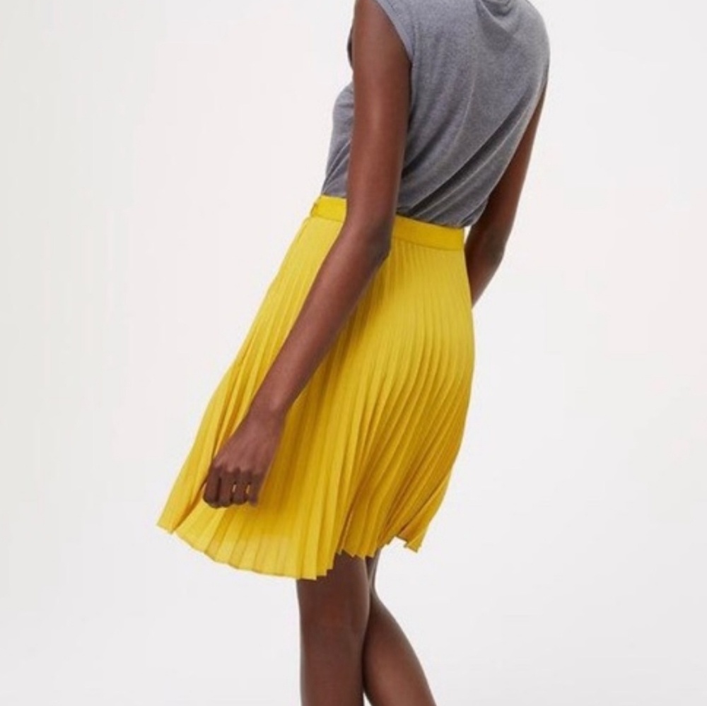 NWT LOFT PLEATED YELLOW SKIRT SIZE 10 - Picture 2 of 6